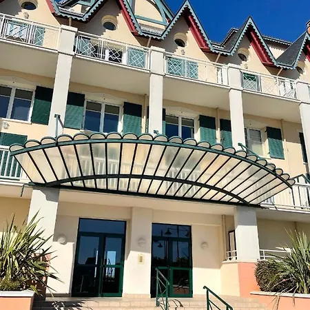 Cozy With Swimming Pool, 3 Minutes From The Beach ディーブ・シュール・メール